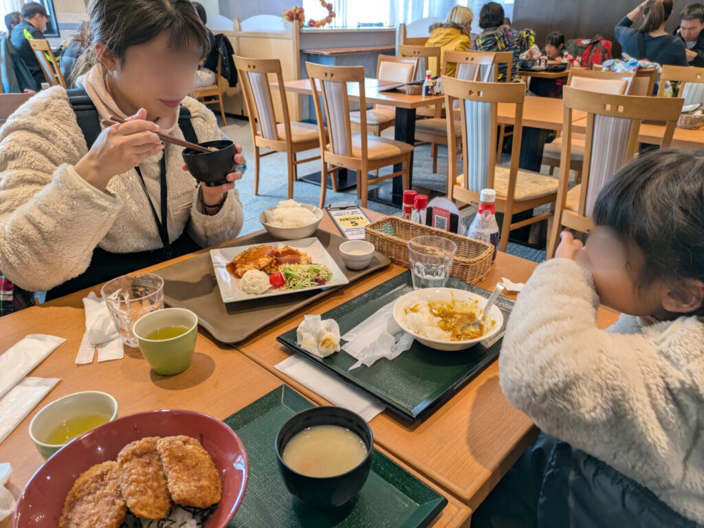 レストランかたくり店内