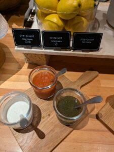 シーザードレッシング、トマトドレッシング、バジルドレッシング