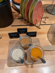 ごまクリーミードレッシング、すりおろし玉ねぎドレッシング、すりおろし人参ドレッシング