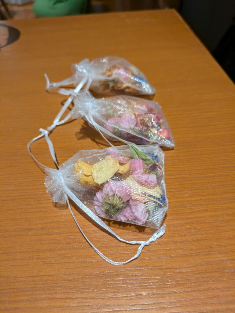 完成したフラワーポプリ