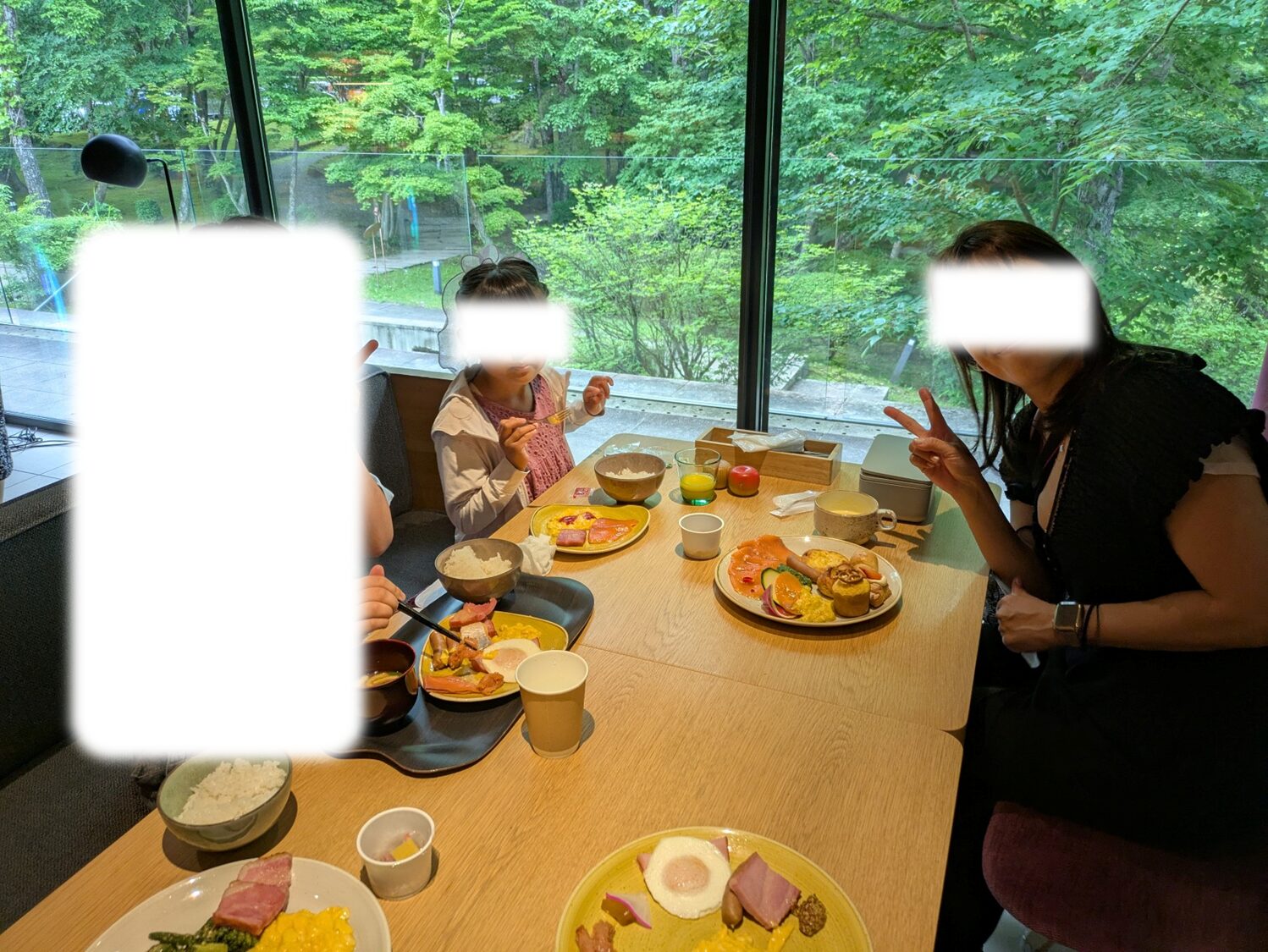 豪華な朝食プレート全体