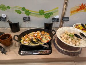 秋鮭と彩り野菜レモンバター焼き、里芋の鶏そぼろ餡かけ、さつま芋のレモン煮