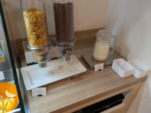 コーンフレーク、牛乳