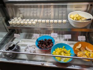 杏仁豆腐、バナナ、コーヒーゼリー、ポーションミルク、ライチ、パイナップル、グレープフルーツ