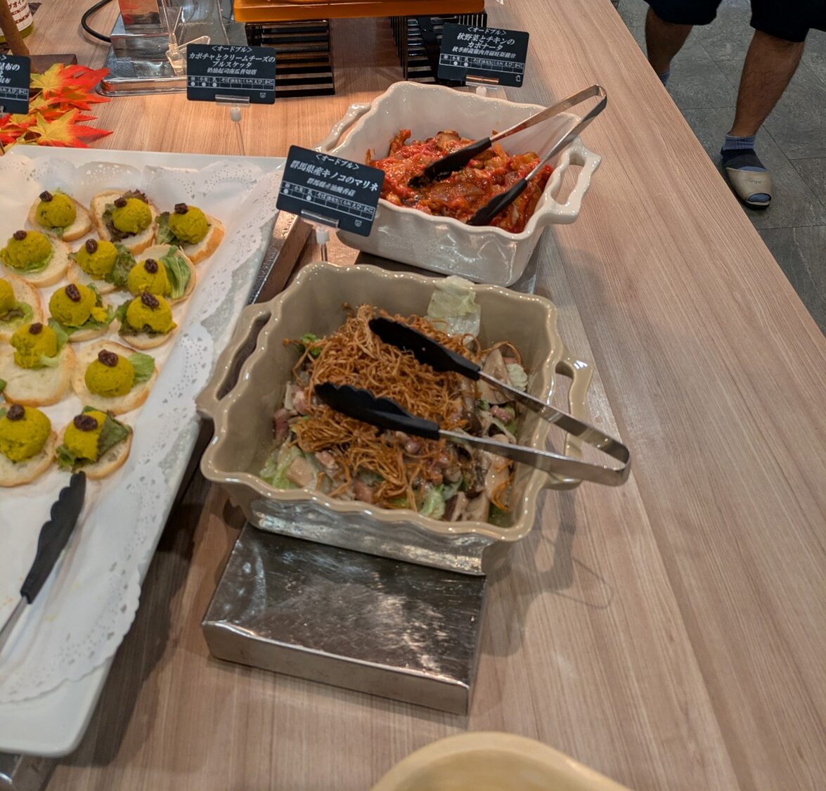 群馬県産キノコのマリネ、秋野菜とチキンのカポナータ