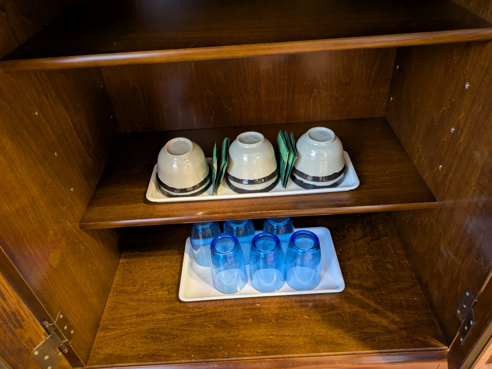 客室の湯飲みセット