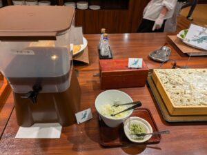 そばつゆ、わさび、ねぎ