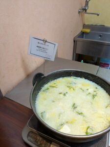 鳥鍋鶏白湯仕立て