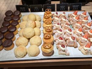 チョコレートパンやブドウデニッシュなどのスイーツパン