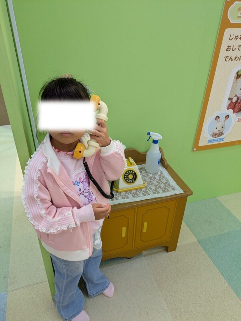 シルバニア村の仲間と話せるおはなし電話