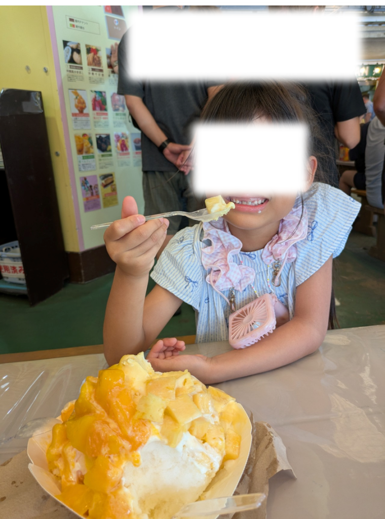 おんなの駅の琉氷（リュウピン）で注文したボリューム満点のマンゴー＆パインのかき氷