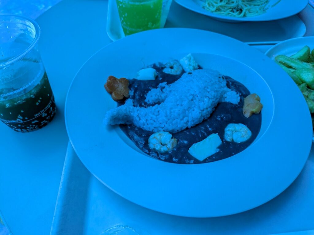 カフェオーシャンブルーで注文したジンベエザメモチーフのメニュー
