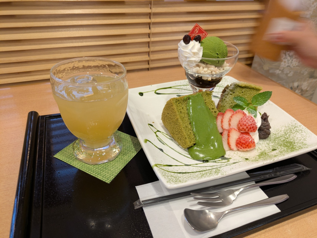 和カフェ 季の音の抹茶シフォンケーキとパフェ、ドリンクのメニュー
